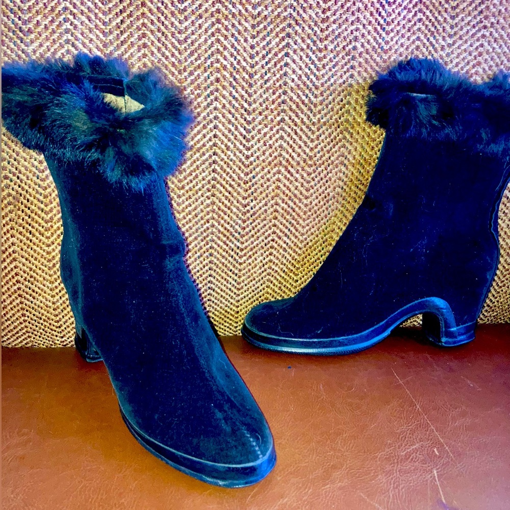 Vintage 1930’s - 1940’s suede with fur trim pullover high heel rainbeaus.